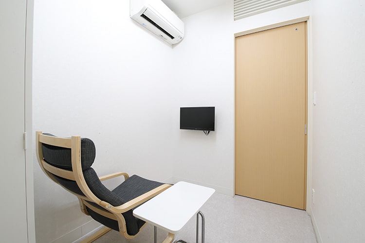 完全個室(トイレ付)の前処置室